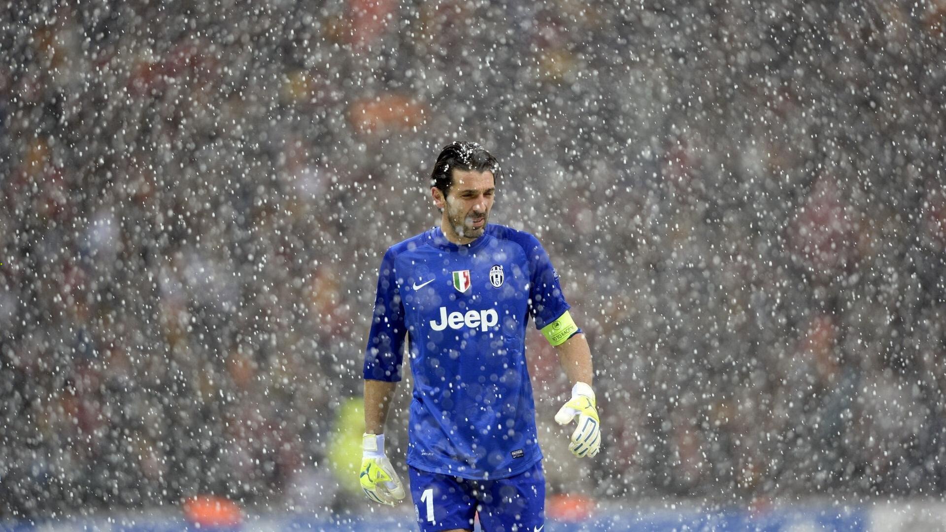 UFC 299上演巅峰对决，奥马利成功卫冕雏量级冠军