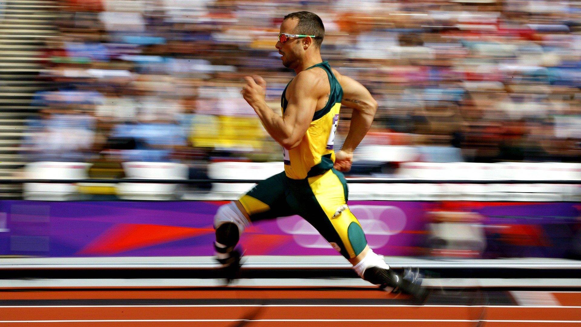 黑马逆袭!无名小将爆冷击败世界冠军,缔造体坛新传奇