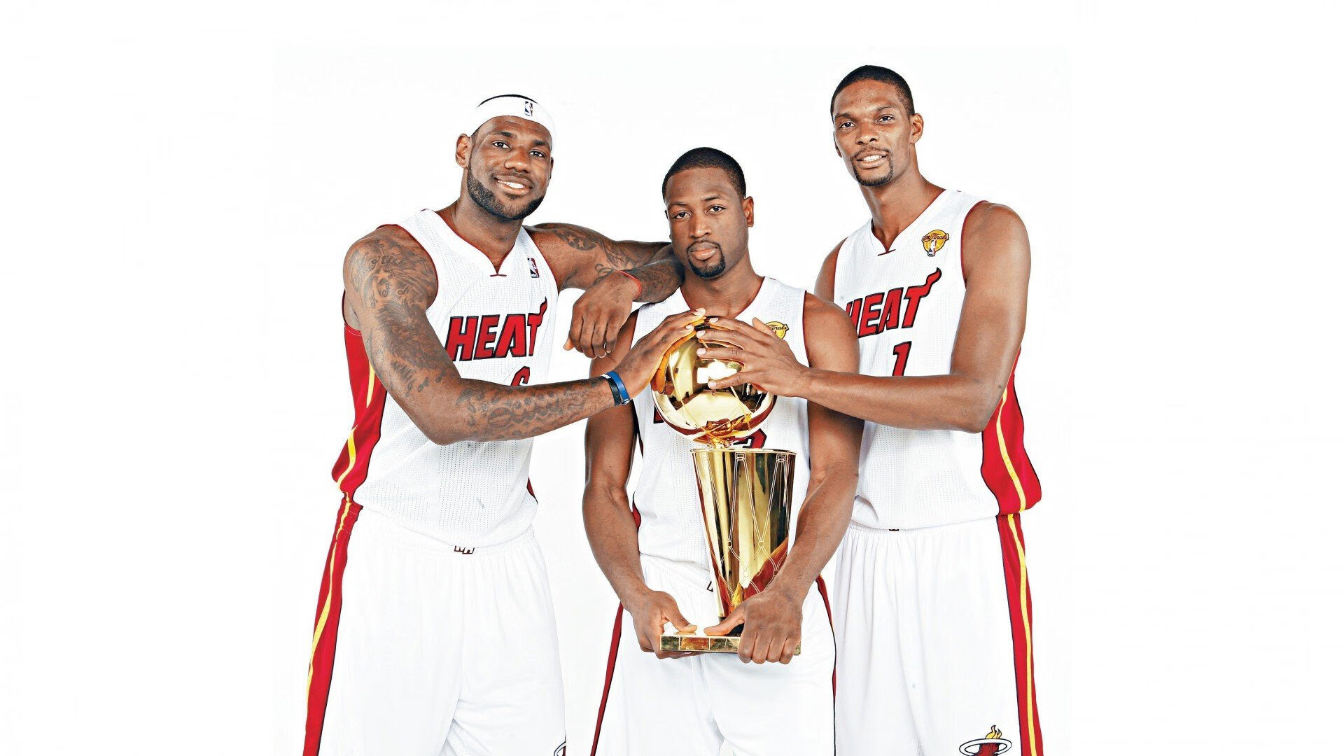 欧冠决赛上演巅峰对决 曼城点球大战力克皇马夺冠