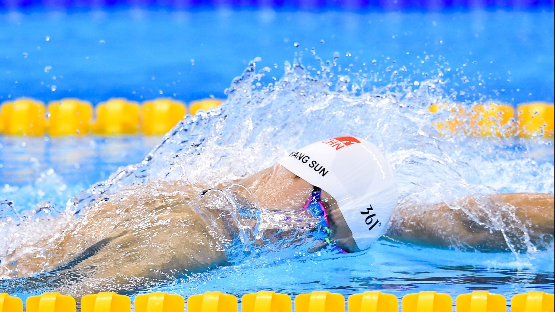 纳达尔鏖战五盘惊险晋级 法网14冠王再显红土统治力