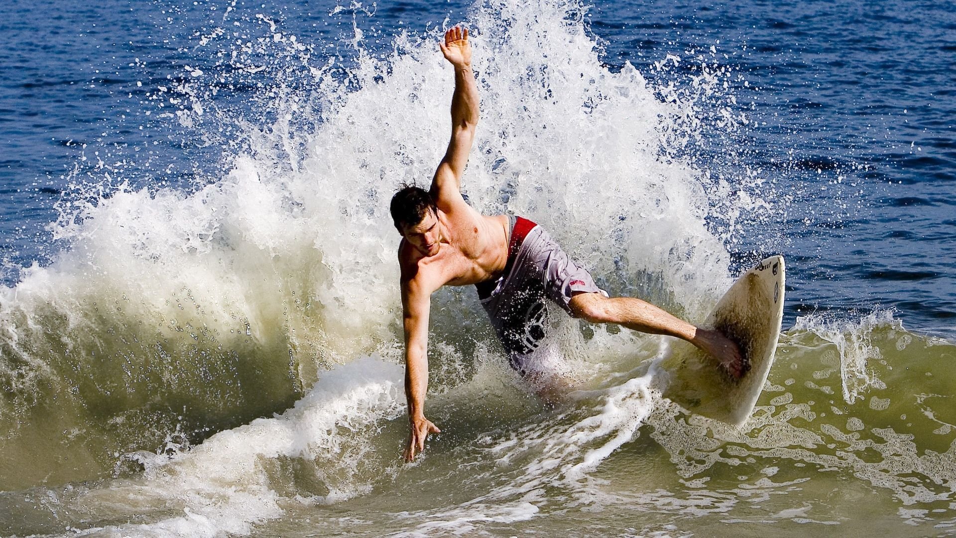 冰壶世锦赛激战正酣 中国队力克强敌晋级四强